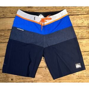Quicksilver Men’s Size 32x20 Multicolor Board Shorts